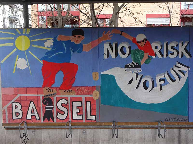 fake travel news - street art meets parallel worlds