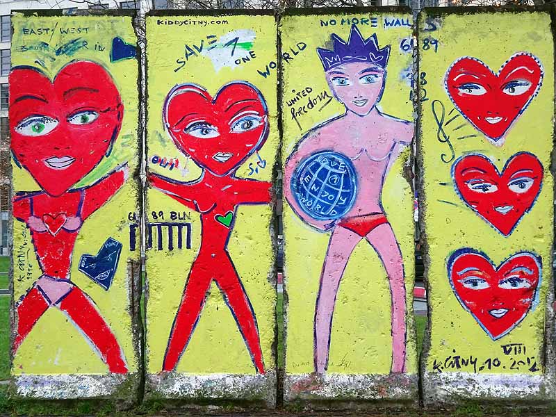fake travel news - street art meets parallel worlds