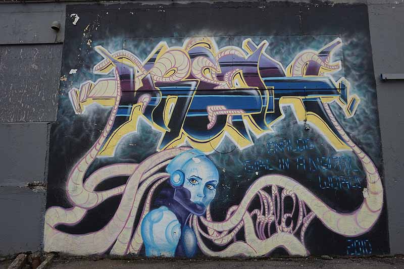 fake travel news - street art meets parallel worlds