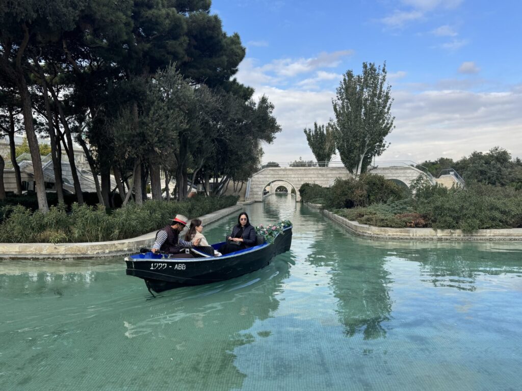 Fake Travel News presents a fake Venice in Baku